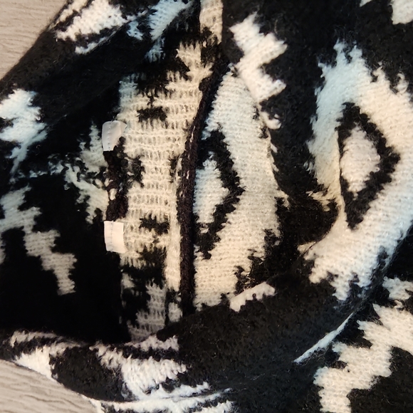 Boho No Boundaries Aztec turtle next sweater - Picture 7 of 10